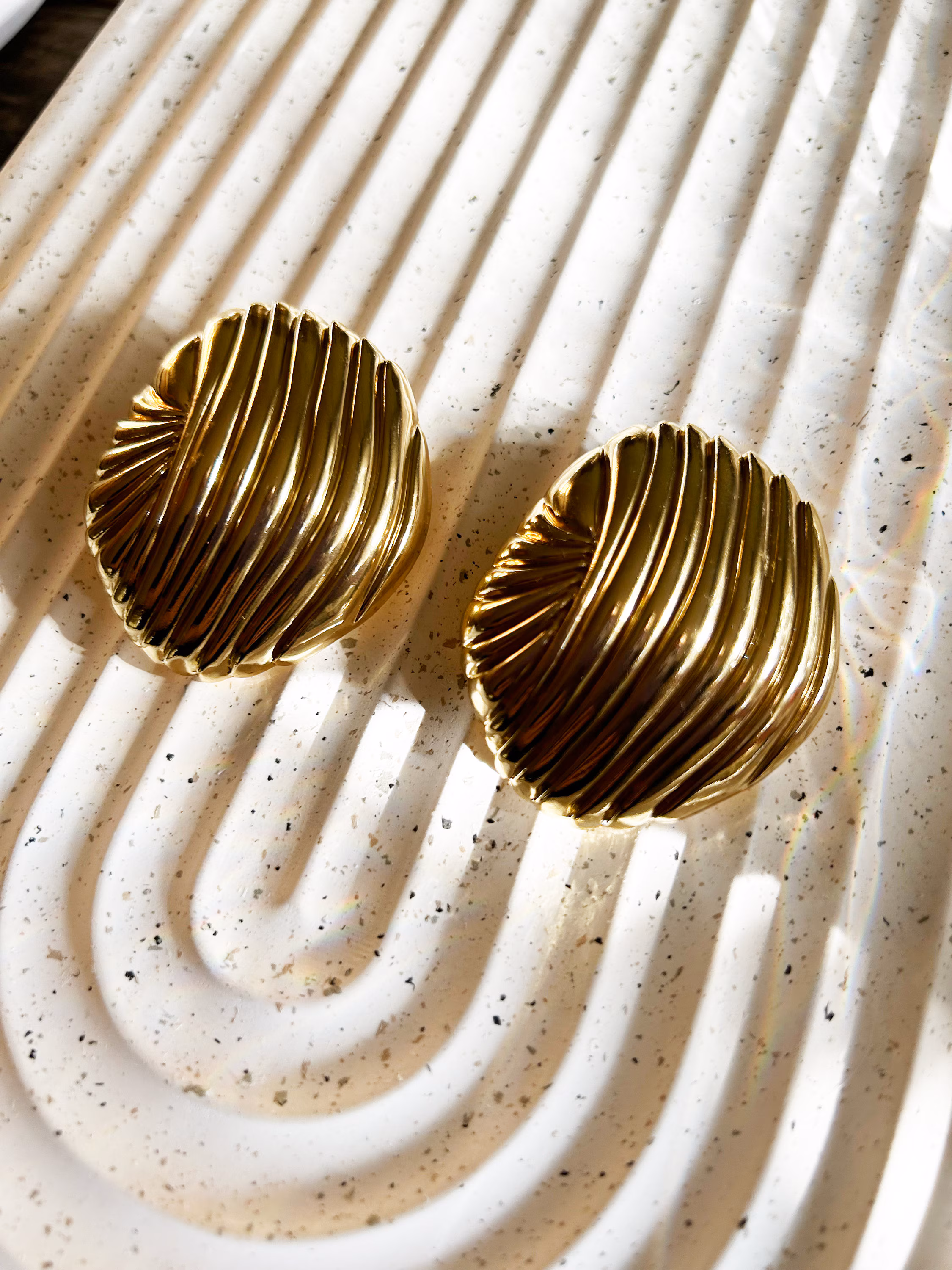 Ribbed Gold Stud Earrings • Vintage Style Gold Earrings • Textured Gold Studs • Sculptural Earrings • Retro Gold Jewelry