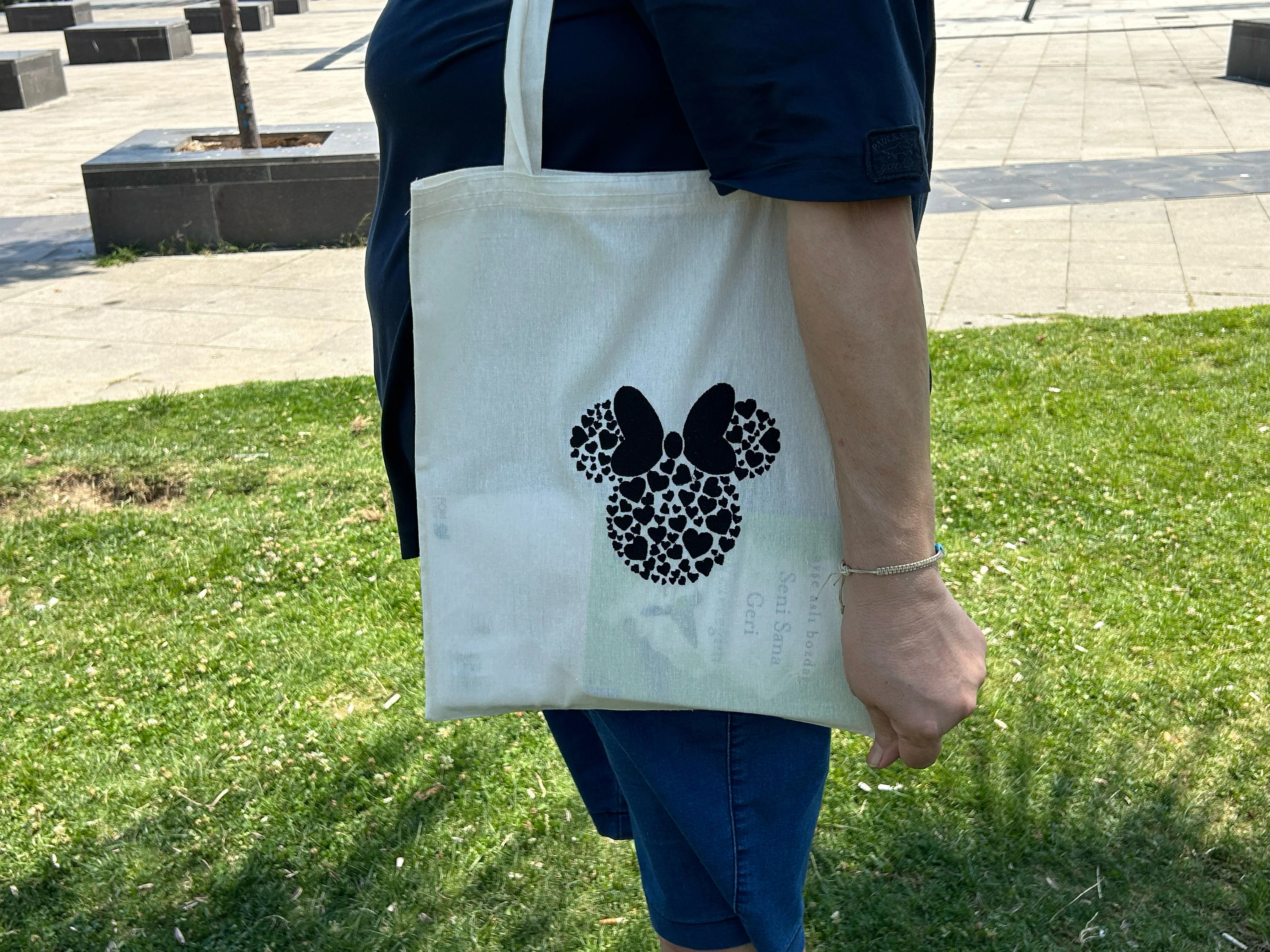 Disney Vacation Canvas Bag, Minnie Mouse Tote Bag, Minnie Mouse Tote, Handmade Gift for Disney Fan, Minnie Mouse Bow Embroidered