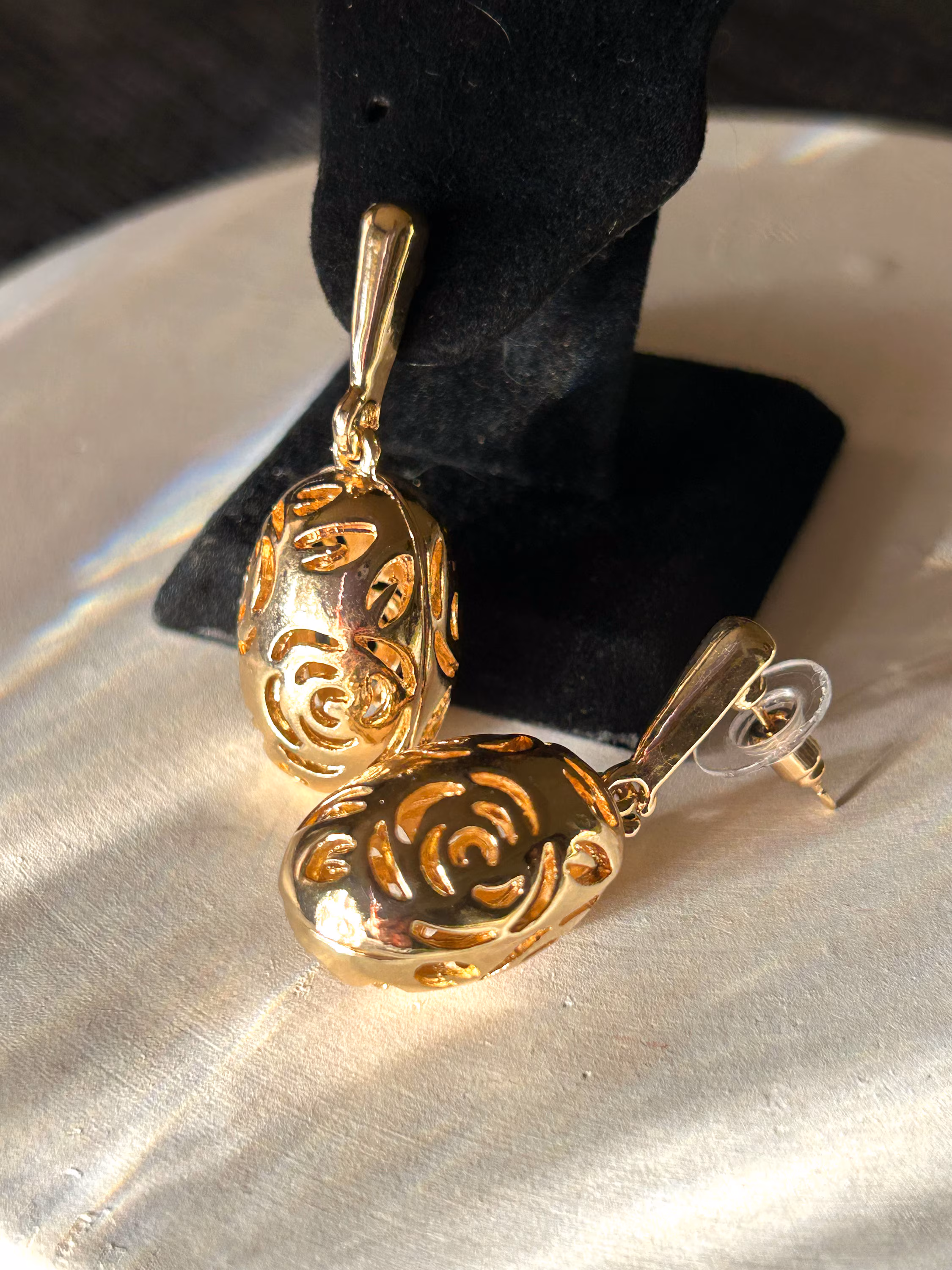 Rose Pattern Earrings • Gold Dangle Earrings • Vintage Rose Earrings • Floral Drop Earrings • Romantic Gold Jewelry